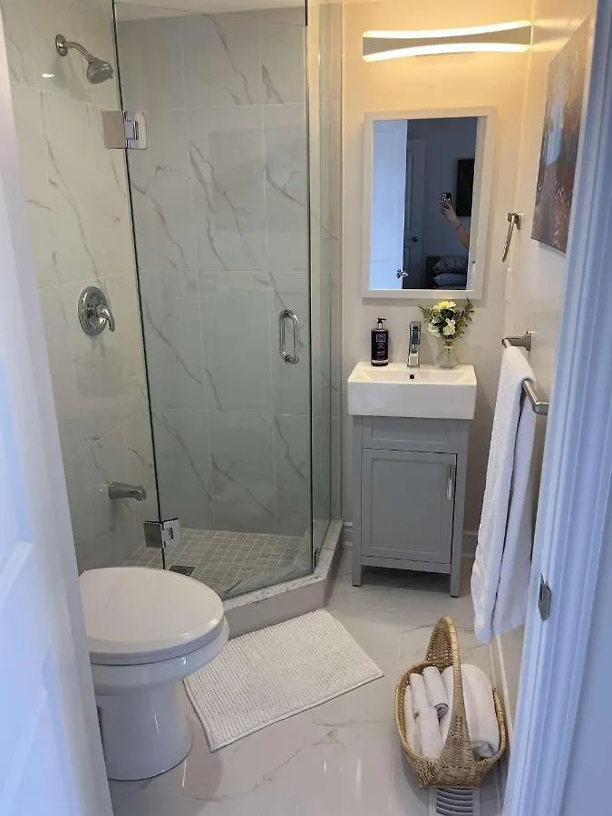 Luxury Private Apartment Near Toronto Pearson Airport & City Centre, Square One Mississauga