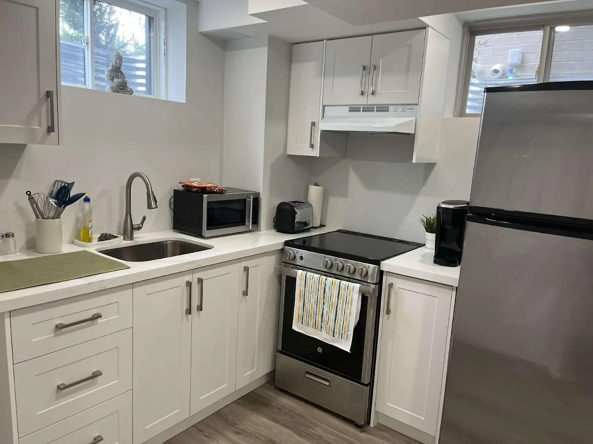 Luxury Private Apartment Near Toronto Pearson Airport & City Centre, Square One Mississauga