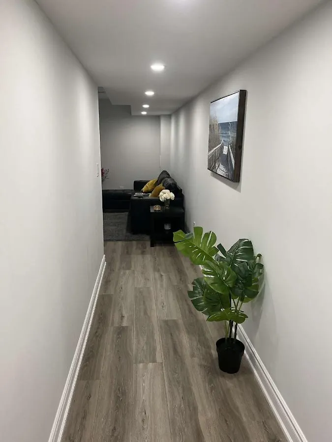 Luxury Private Apartment Near Toronto Pearson Airport & City Centre, Square One Mississauga