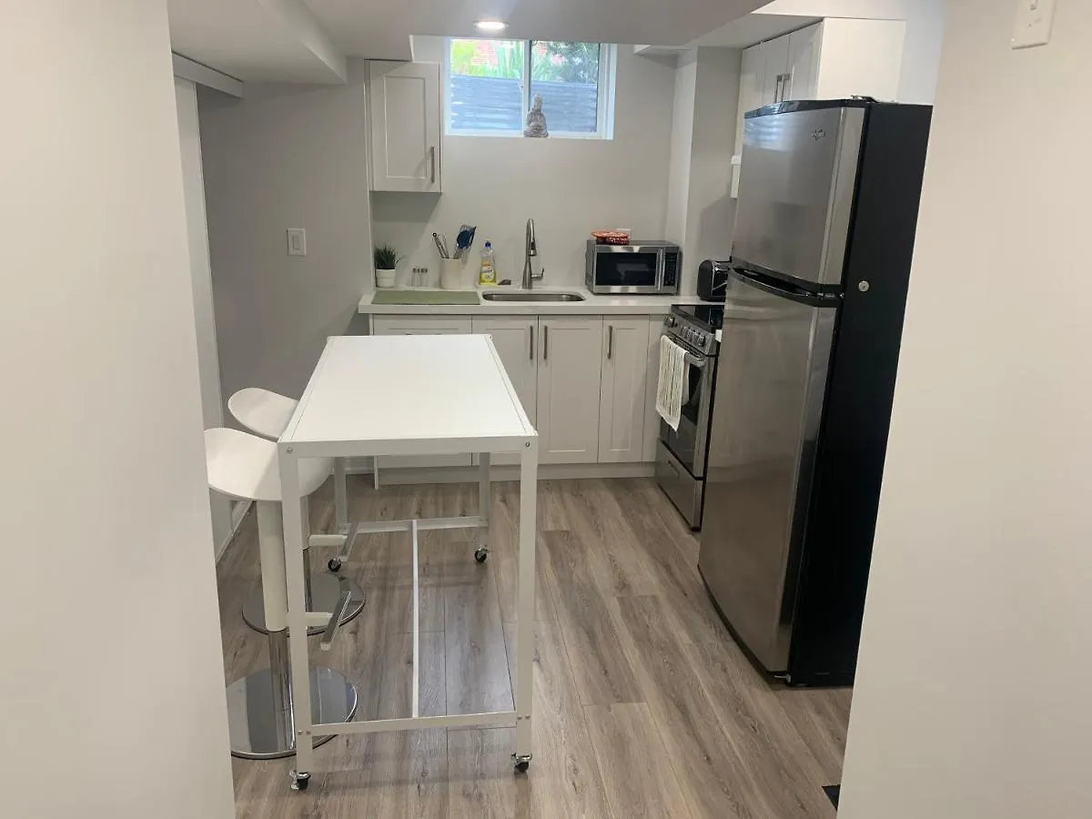 Luxury Private Apartment Near Toronto Pearson Airport & City Centre, Square One Mississauga