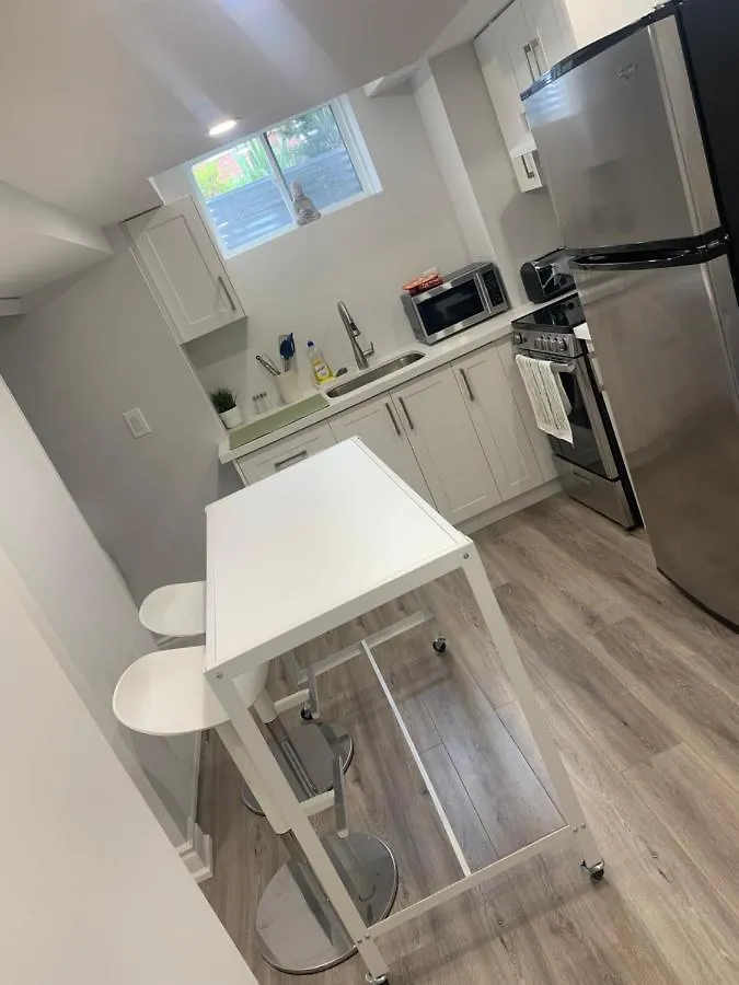 Luxury Private Apartment Near Toronto Pearson Airport & City Centre, Square One Mississauga